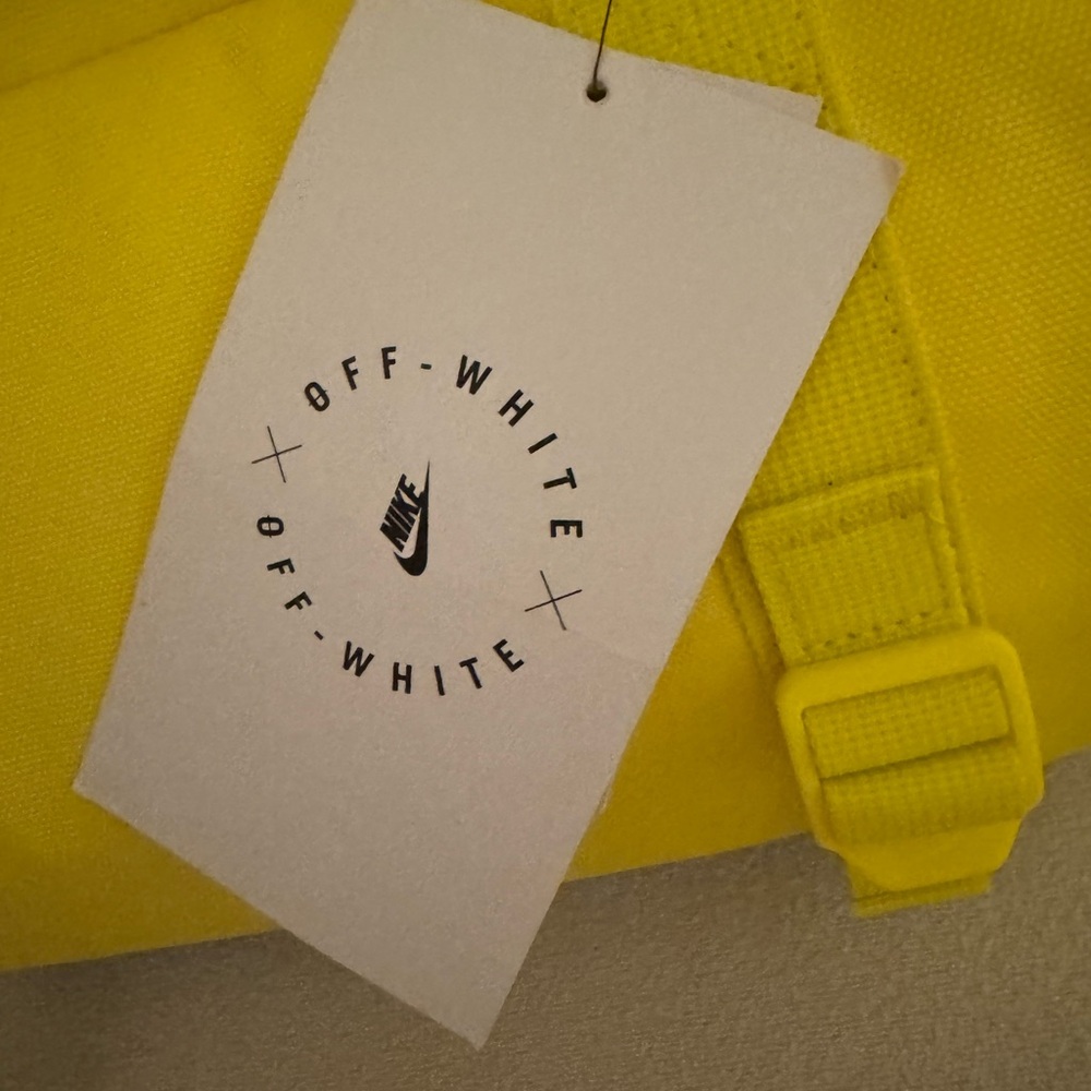 Off-White Yellow and Black Duffel Bag with Iconic Virgil Abloh Design - Picture 5 of 7